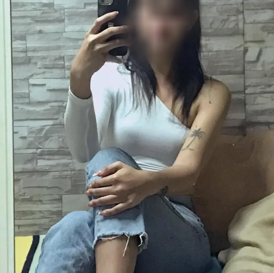 Emma, 32
