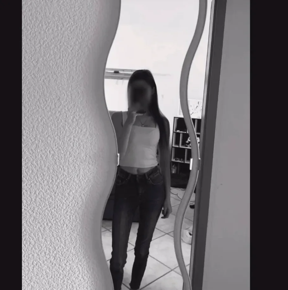 Leyla, 25