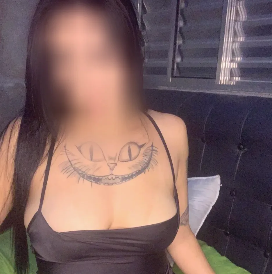 Nina, 27
