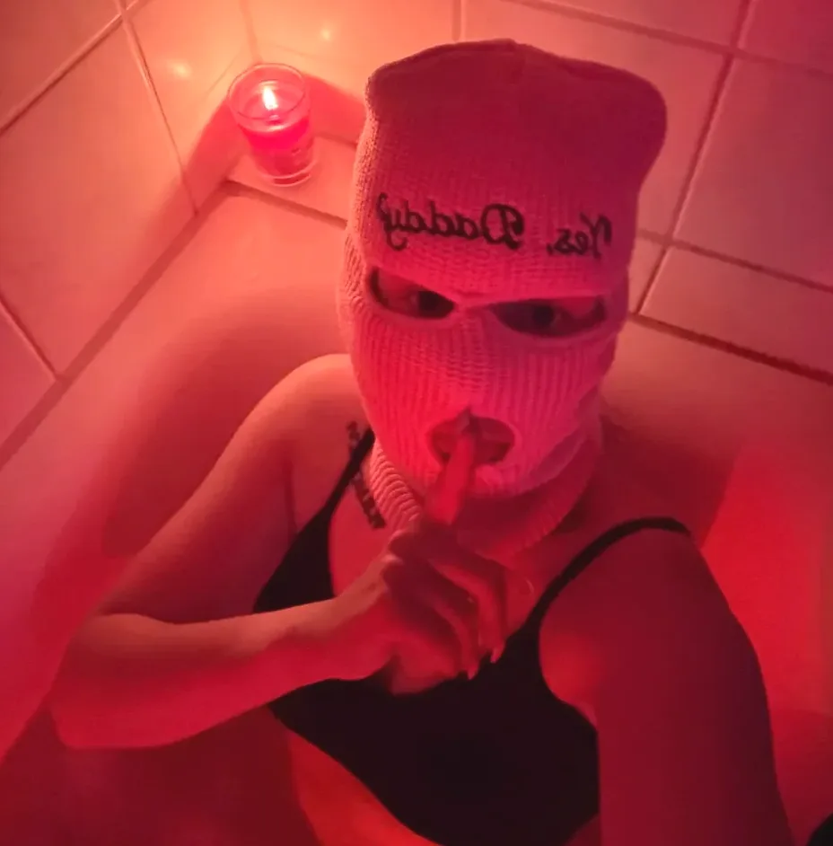 Saara, 27